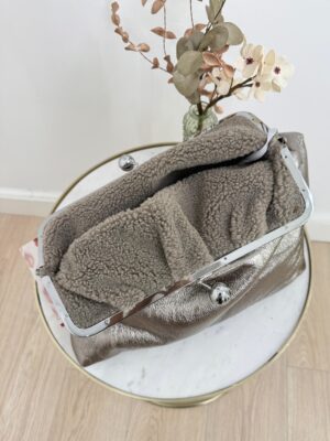 237b64a6-62b0-4d6e-bb25-5fd4161596c6