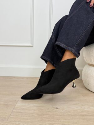 aae5736b-0153-4055-80ad-50fe760e2c18