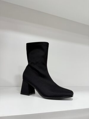 7edcc308-3e2f-49ba-b3d0-a7ada1ad2395