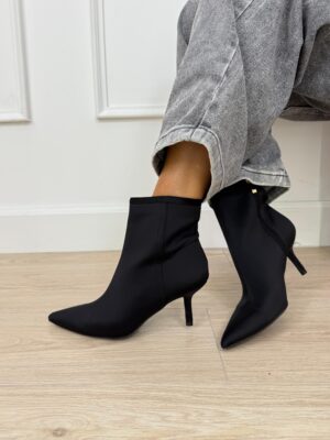 a4ba4735-1f3f-41d3-9e8f-8251b4a8012a