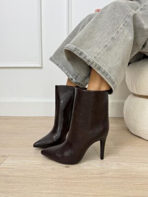 ad5945f2-36e4-4710-b771-57d8861cb968