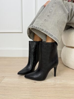 eeef2fa4-f3c4-4bd5-95af-5e4e712dffb9