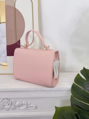 d22361cf-4dce-404d-8f51-1d441120b8f8