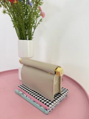 07586cce-aaa6-49de-9564-df7ca307b841