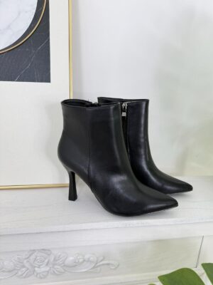 81dcb924-6d59-44dd-a25b-7f26e7680b23