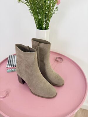 ab77bcdc-c571-4260-886d-d455111453d8