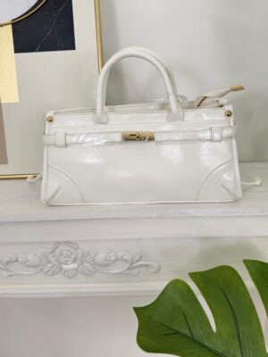 b2bd6e78-0010-4b2a-89b6-172cc07aef63