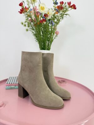 ea70367c-7081-487a-b7c5-608d130e2b3e