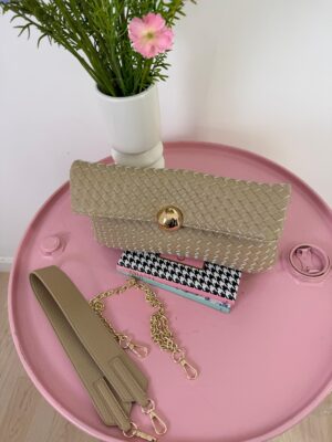 30f42f48-fd50-46c2-8c87-323ae159a716