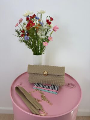 f7a69647-a156-4de4-9ad3-35025cd1bc13