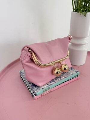 fb9d682b-c315-45af-8bfa-2000a49ddc6e