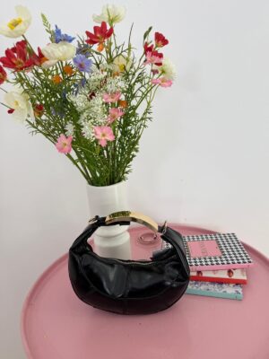 cb72355b-0192-4de1-80c3-264d9cc1e587